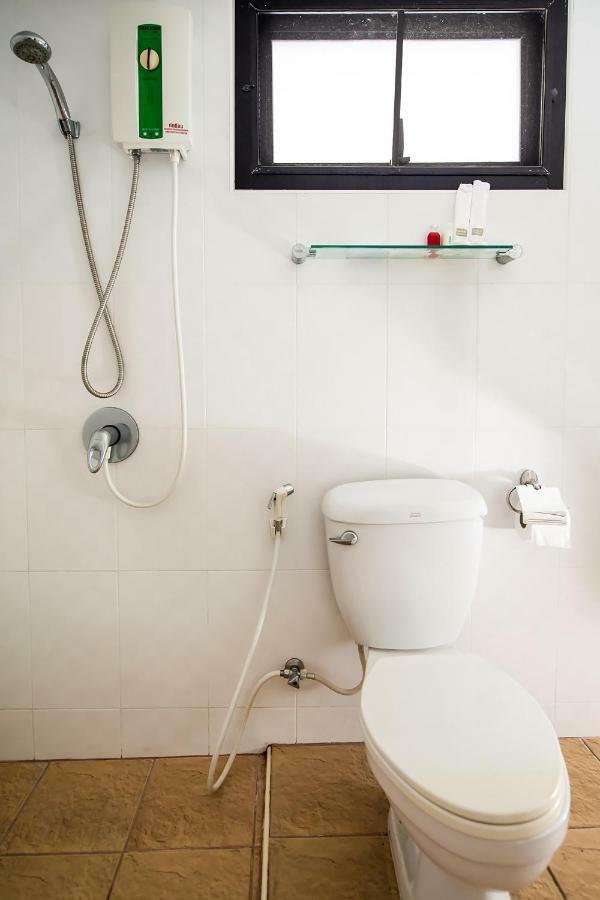 Oyo 345 The Click Guesthouse At Chalong Phuket Exterior foto
